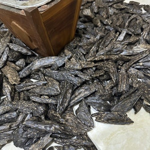 Sinking Oud Kalimantan, Muhassan, Indonesian Agarwood Chips, Aromatic Agarwood Chips, Rare Indonesian Agarwood Chips, Oud Chips, Oud Oil,