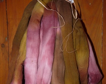 Hand Dyed Merino roving for spinning / 7.5 ozs. / Hydrangea
