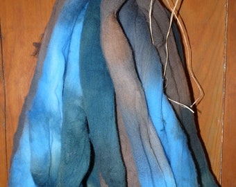 Hand Dyed Merino Roving for Spinning / 6.3 ozs. / Blue Wings