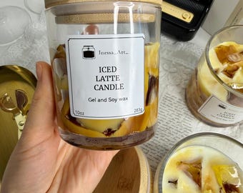Velas en recipiente con aroma a café helado, hechas de cera de soja y gel.