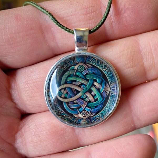 Awesome Celtic knot Charm Necklace