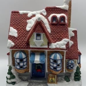 Weihnachtsdorf Beleuchtet Cafe Keramik Landhaus mit gestreiften Markisen