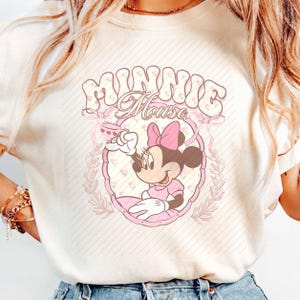 Retro Minnie Mouse png, instant download, bloemenroze coquette, sublimatie gezinsvakantieshirt afbeelding 2