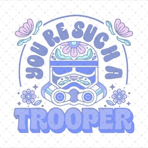 Puede incluir: Un diseño gráfico azul claro con un casco de Stormtrooper estilizado decorado con motivos florales. El texto "YOU'RE SUCH A TROOPER" está dispuesto alrededor del casco en azul, con acentos florales. Estilo retro.