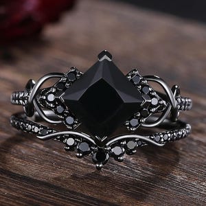 Unique Princess Black Onyx Engagement Rings Unique Design Black Onyx Cluster Ring Gothic Black Gold Stacking Wedding Rings Women Bridal Ring