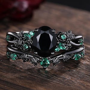 Vintage Black Onyx Engagement Ring Set Unique Flowers Design Emeral Cluster Ring Gothic Black Gold Stacking Wedding Rings Women Bridal Gift