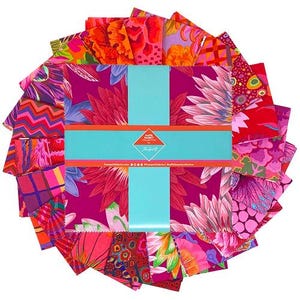 Classics Plus - 10 Zoll Charm Pack - Rubin ||  Vorzuschnitte Patchwork Quilt Baumwollstoff Kaffe Fassett Collective - 42 Stück Layer Cake Pastel