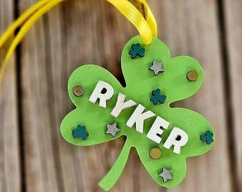 Etichetta personalizzata con trifoglio / Etichetta per cestino di San Patrizio / Etichetta regalo con nome personalizzato / Etichetta con ciondolo portafortuna / Decorazione per la festa di San Patrizio