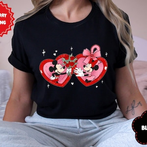 Maglietta retrò Disney Heart Locket Watercolor Mickey Minnie Mouse, viaggio di coppia abbinato per San Valentino a Disneyland, regalo per lui e lei