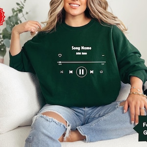 Benutzerdefinierter Song Name Shirt Geschenk zum Geburtstag, benutzerdefinierter Künstlername Shirt, benutzerdefinierter Song Name Sweatshirt, Lieblingssong, benutzerdefinierter Lieblingskünstler