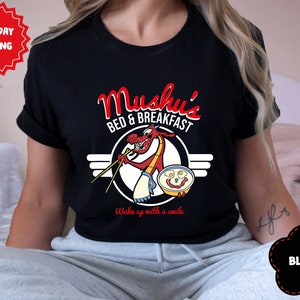 Retro Disney Mushu'S Bed and Breakfast Shirt, Retro Mulan Mushu Dragon T-shirt, Wakker worden met een glimlach, Walt Disney World, Disneyland Vakantie