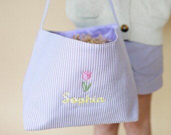 Canasta de Pascua bordada personalizada - Nombre o monograma para niños - Seersucker azul, morado y rosa - Huevo de Pascua con diseño de conejito de ganso y tractor floral