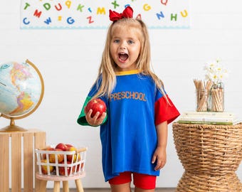 Schulanfang: 90er-Jahre-Colorblock-T-Shirt, Jumpsuit oder Oversized-T-Shirt – Klassenstufe