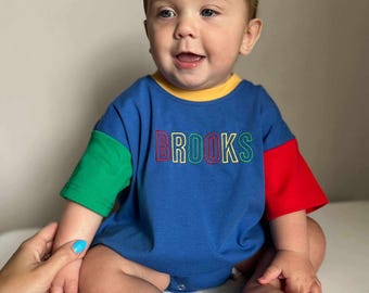 Bestickter 90s Colorblock T-Shirt Strampler