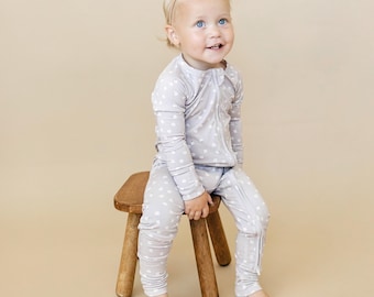 Oopsie Daisy Bambus-Strampler mit Reißverschluss – Babypyjama aus Bambus – Lila Blumenmuster für Mädchen, Neugeborene