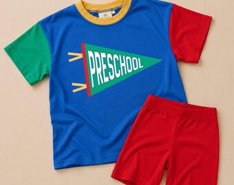 Zurück zur Schule: 90er-Jahre Colorblock-T-Shirt, Jumpsuit oder Oversize-T-Shirt – Wimpel für die jeweilige Klassenstufe