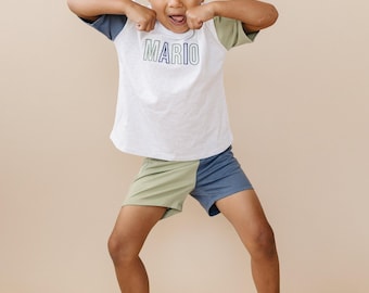 Individuell besticktes Colorblock-Set aus Bio-Baumwolle T-Shirt und Shorts - Grau