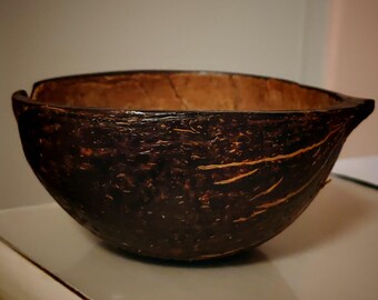 Natural bowl made of coconut – jewelry bowl & decoration