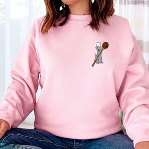 Ratatouille Minimal Hoodie, Pocket Size Remy Mouse Shirt, Anyone Can Cook Sweatshirt, Minimalist Hoodies, Disney Chef Mouse Sweatshirt imagem 2
