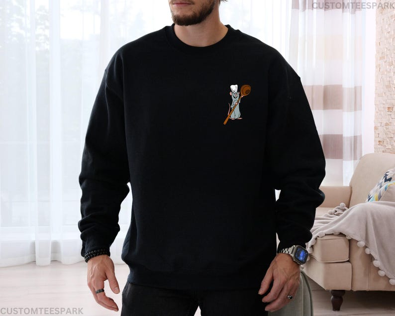 Ratatouille Minimal Hoodie, Pocket Size Remy Mouse Shirt, Anyone Can Cook Sweatshirt, Minimalist Hoodies, Disney Chef Mouse Sweatshirt imagem 4