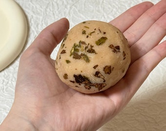 Boule de savon à la rose au lait de chèvre, pépins de raisin, savon aux pépins de raisin, savon fait à la main, savon à processus froid, savon pour le corps