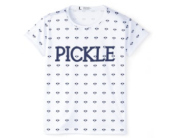 T-shirt mignon de boule de cornichon. T-shirt bleu marine et blanc. Cadeau pour Pickle Baller ! Matériau de sport pour vêtements de sport.