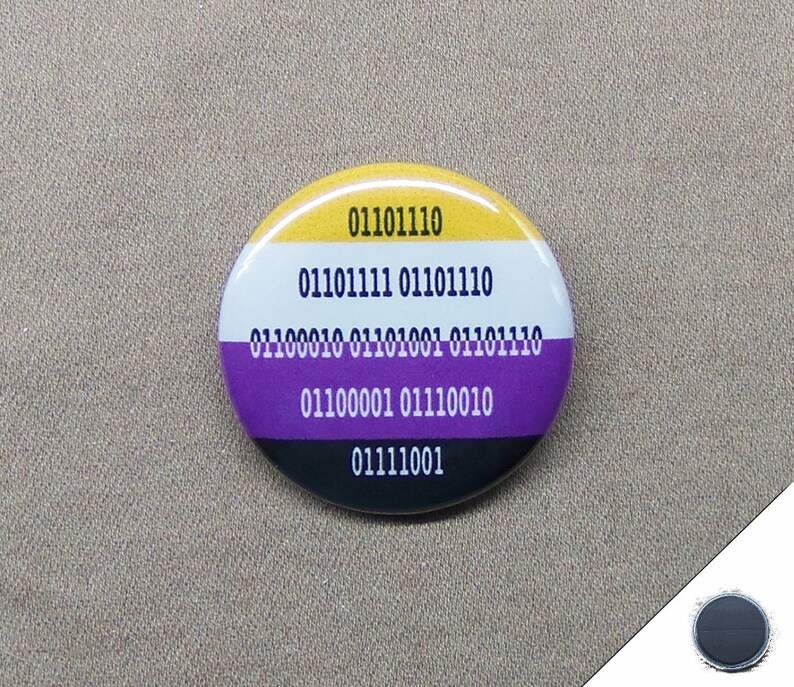 Botón de código binario NO BINARIO de 1,25", bandera del orgullo, juego de palabras informático, geek, género, chaqueta, pinback o imán para nevera, no binario imagen 4
