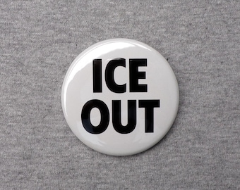 Protesta contra el botón o imán de Ice Out en Minneapolis. Inmigración ICE 2026