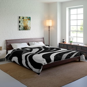 Black and White Wavy Comforter | Cozy Bedspread for Modern Homes | Stylish Bedroom Decor | Great Gift for Housewarming, Weddings, or [...]