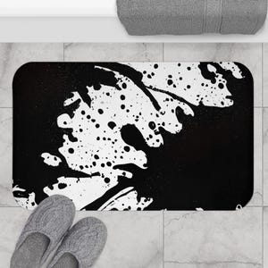 Stijlvolle artistieke badmat, modern badkamerdecor, uniek cadeau voor thuis, zwart-wit design, comfort en stijl, hedendaagse kunstwerken