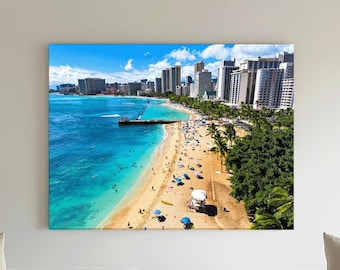 Arte del horizonte hawaiano y palmeras en la playa de Waikiki, Honolulu: fotografía de una isla paradisíaca para decoración de paredes tropicales