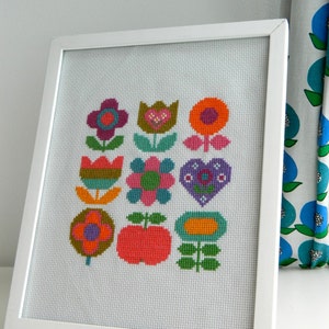 Original Retro Cross Stitch Pattern by alice apple - Floral Rainbow Mix PDF