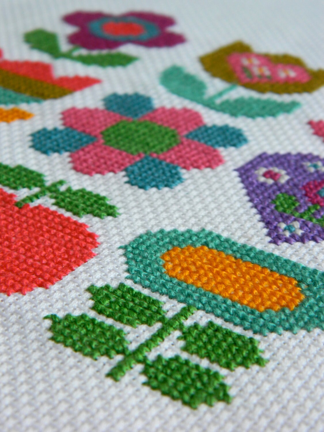 Original Retro Cross Stitch Pattern by Alice Apple - Floral