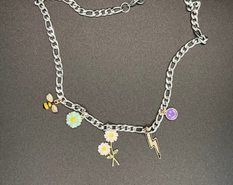 Charm necklace-gold curb daisy days
