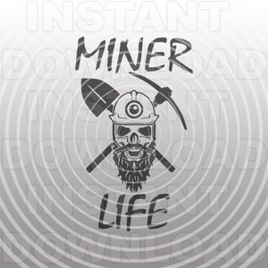 Op de afbeelding: Zwart-wit grafisch ontwerp van een schedel met een mijnwerkershelm met een houweel en een schop gekruist erachter. De schedel heeft een baard en de tekst "MINER LIFE" staat boven en onder de schedel.