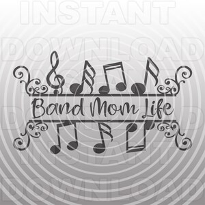 Può includere: Grafica in bianco e nero con note musicali e il testo "Band Mom Life".