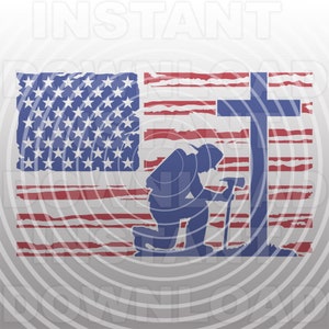Peut inclure: Une silhouette d'une personne agenouillée en prière devant une croix, avec un drapeau américain en arrière-plan. Le drapeau est usé et a un aspect délavé.
