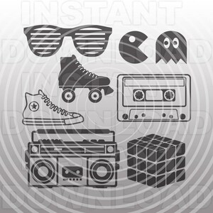 Pu&ograve; includere: Una collezione di icone retr&ograve; degli anni '80 tra cui un nastro per cassette, un boombox, pattini a rotelle, un paio di occhiali da sole, un cubo di Rubik e due personaggi di videogiochi.