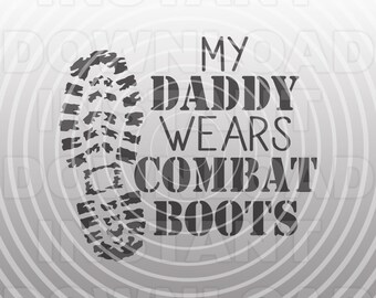 Puede incluir: Diseño gráfico en blanco y negro con una huella de bota y el texto "My Daddy Wears Combat Boots".