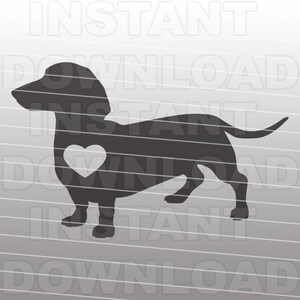 Puede incluir: Silueta de un perro dachshund con un coraz&oacute;n en el pecho. El perro es negro y el coraz&oacute;n es blanco.
