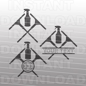 Op de afbeelding: Drie zwart-witte illustraties van ramenreinigingsbenodigdheden. De eerste illustratie toont een spuitfles en twee gekruiste rakel. De tweede illustratie toont een spuitfles en twee gekruiste rakel met de tekst "YOUR TEXT" in een banner eronder. De derde illustratie toont een spuitfles en twee gekruiste rakel met een cirkel die de letters "EEE" in het midden bevat.