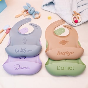 Personalized Bib, Custom Baby Bib,Reusable Personalized Bibs, Food catcher bib, Toddler Gift, Silicone Engraved Baby Bib, Baby Shower Gift