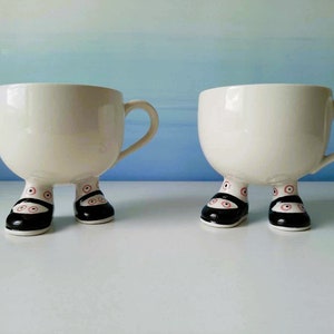 Deux jolies tasses à café/thé de la Marque CARLTON WARE Luster Pottery, avec petits pieds de marche