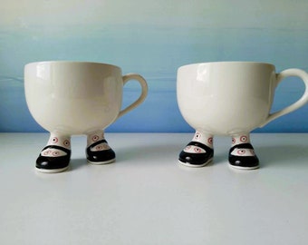 Deux jolies tasses à café/thé de la Marque CARLTON WARE Luster Pottery, avec petits pieds de marche