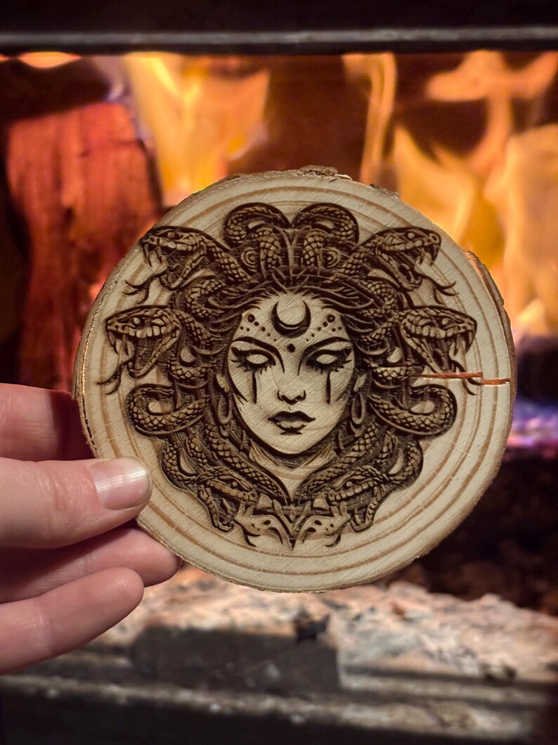 Medusa, Medusa Portrait, Medusa Art, Greek Goddess Medusa, Samhain, Samhain Altar Decor, Wiccan Decor, Altar Decor, Greek Mythology Decor afbeelding 2