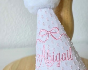 Diseño de bordado de gorro de cumpleaños para bebés o niños pequeños (niño o niña) de Creative Stitch Designs, gorro de cumpleaños ITH