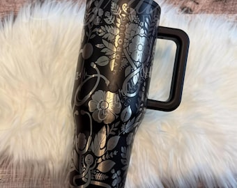 Gobelet pour infirmière gravé HydroJug Traveler 40 oz noir, tasse florale pour stéthoscope, cadeau d'infirmière autorisée personnalisé, cadeau d'appréciation pour infirmière