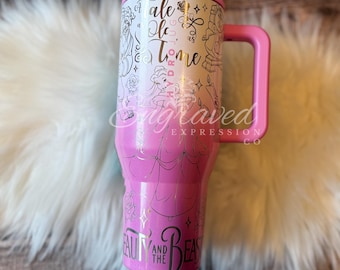 Gobelet rose enchanté gravé 40 oz enrobé de bonbon, tasse princesse de conte de fées, cadeau personnalisé pour amoureux des livres
