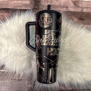 Copo Brumate Era gravado, copo de hóquei de 40 oz, copo personalizado para hóquei BRuMATE, copo de hóquei preto BRuMATE gravado a laser