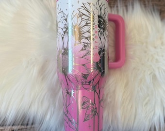 Gobelet tournesol gravé 40 oz HydroJug Traveler 40 oz enrobé de bonbon, tasse florale personnalisée, cadeau rose pour elle, nom personnalisé